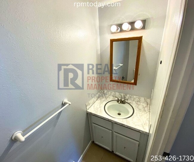 Building Photo - 8220-8222 143rd St Ct NW