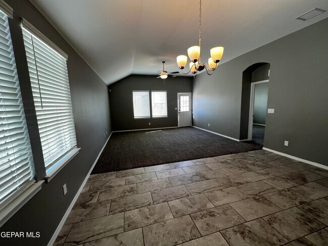 Building Photo - 924 Coyote Melon Dr