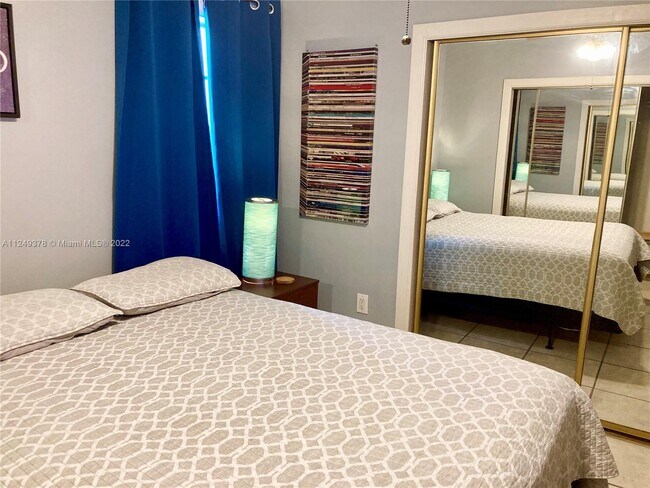 Building Photo - 2460 SW 18th Ave