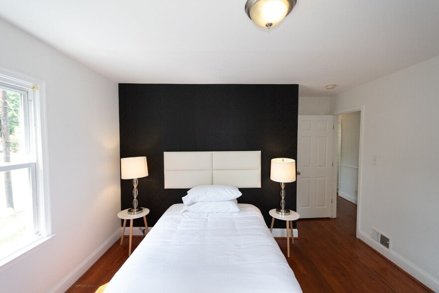 Building Photo - 1012 East-West Hwy