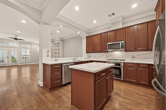 Primary Photo - 232 Detering St