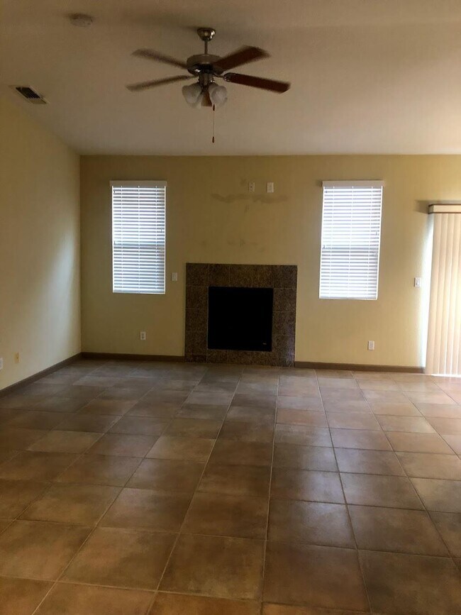 Building Photo - 1764 E Golden Way