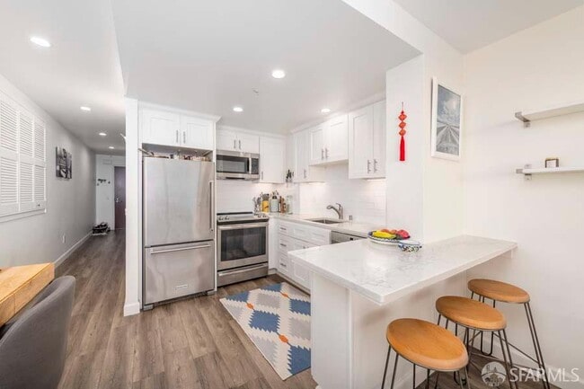 Building Photo - 403 Main St