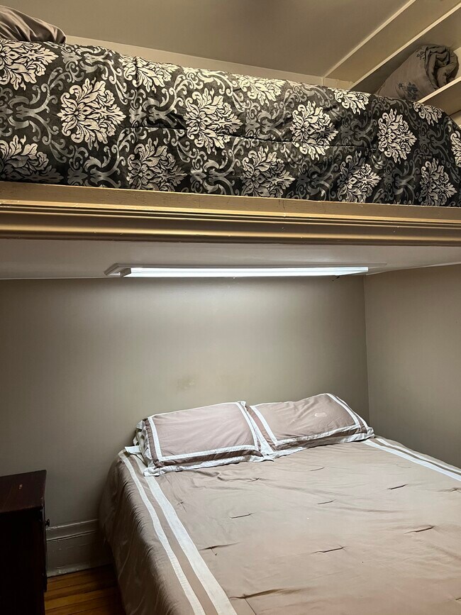 Building Photo - 20 E Goethe St