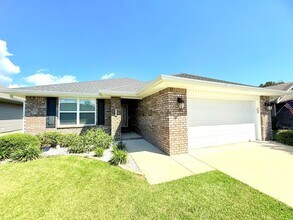 Building Photo - Spacious Home - Ashley Place