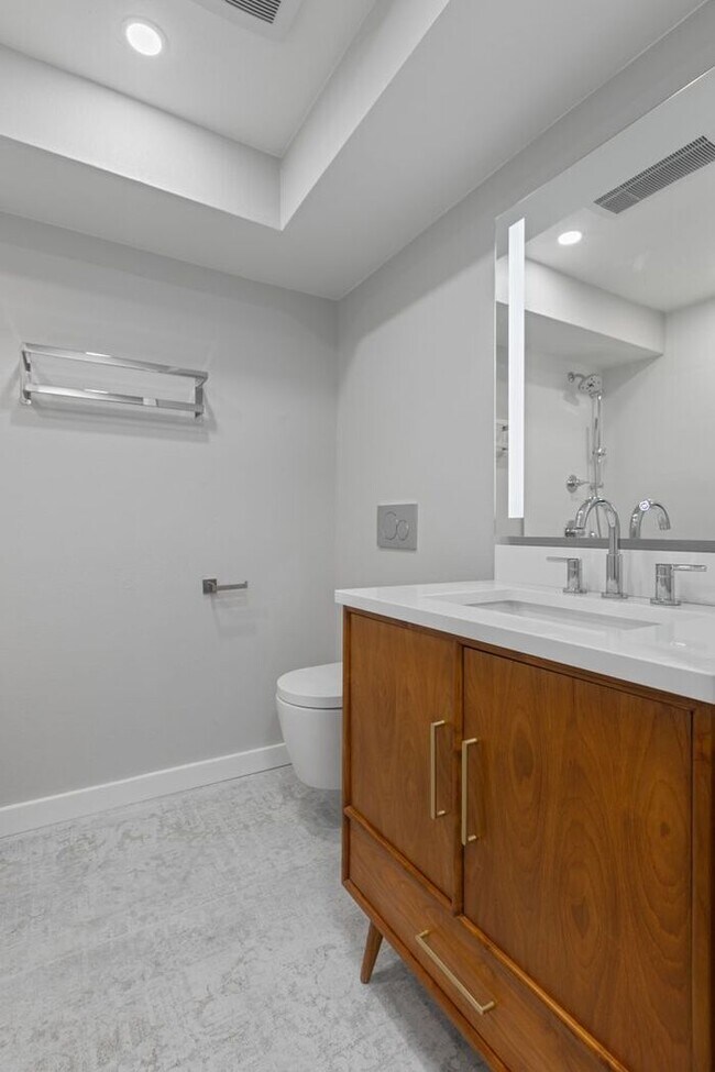 Building Photo - Large Freshly Remodeled and AIR CONDITIONE...