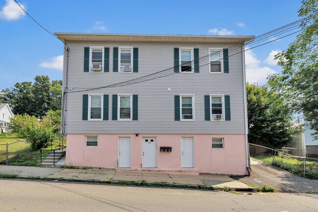 Primary Photo - 19 Hawkins St