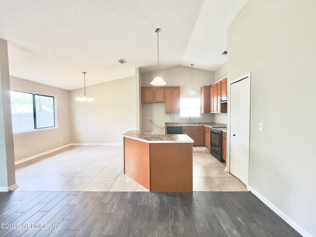 Building Photo - 8475 Seton Ct