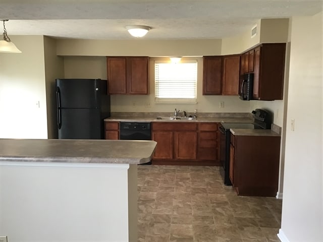 Building Photo - 5640 Rambling Dr