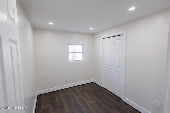 Building Photo - 335 Adams St