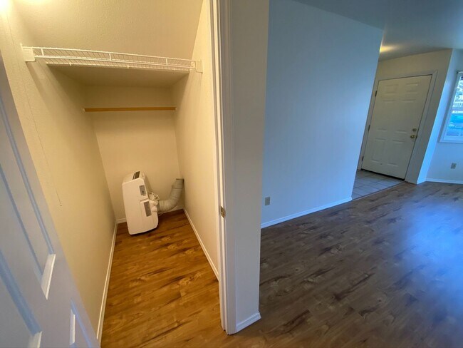 Building Photo - 2 Bed 1.5 Bath Condo! W/S/G/Lawn Care Included!