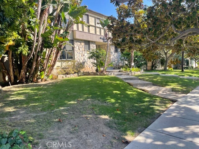 Building Photo - 630 San Vicente Blvd