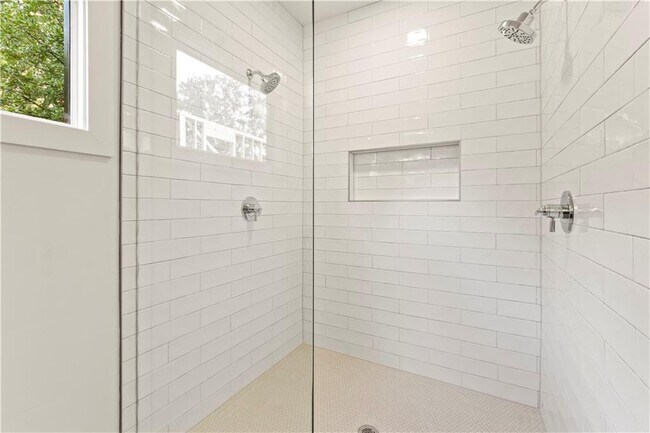 Building Photo - 205 Whitefoord Ave NE