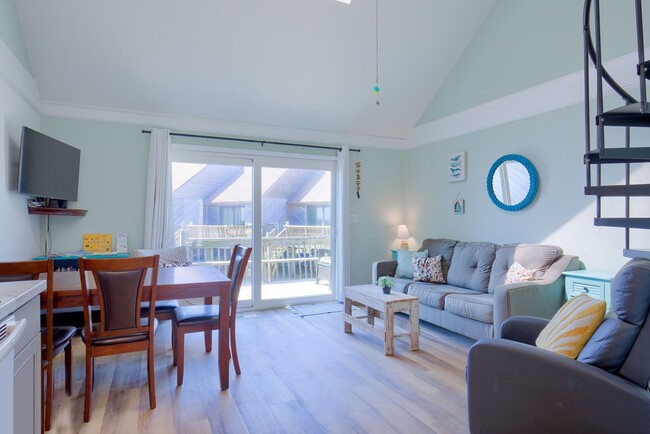 Building Photo - FURNISHED OFF-SEASON MONTHLY RENTAL-STARTI...