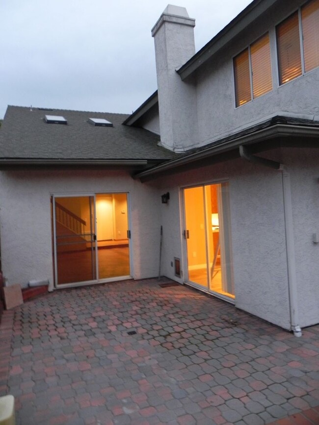 Building Photo - 4 Bed/2.5 Bath Spacious Two Story Home at ...