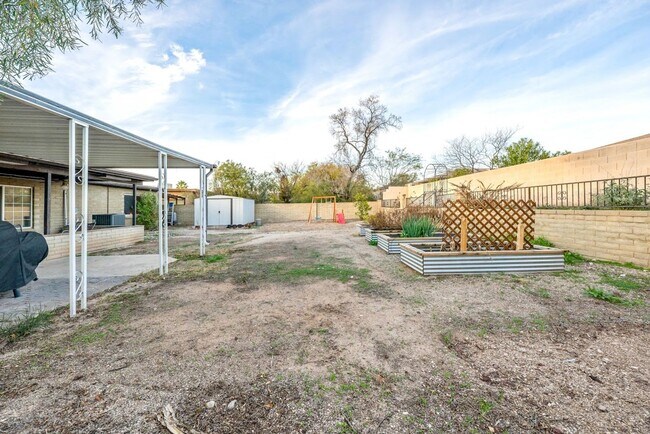Building Photo - Sunburst Drive