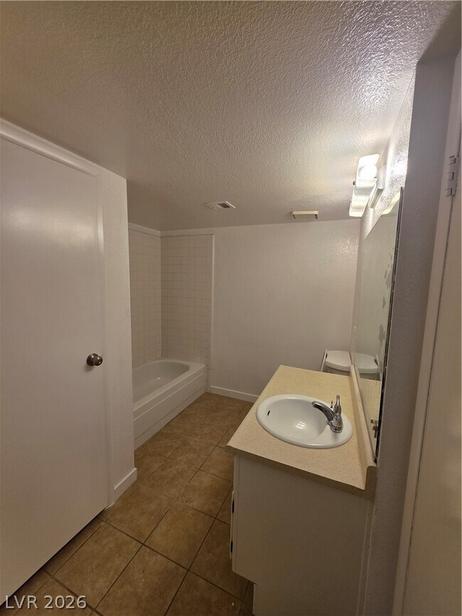 Building Photo - 1601 Justin Ct