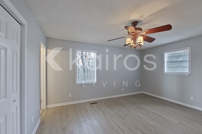 Building Photo - 1945 Croydon Cir