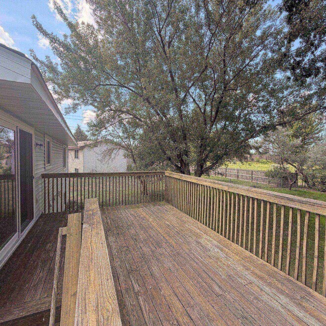 Building Photo - 9755 Nathan Ln N