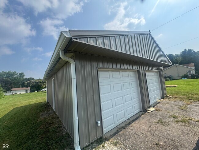 Building Photo - 308 S Range St
