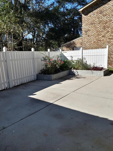 Building Photo - 103 Kimeran Ln APT B