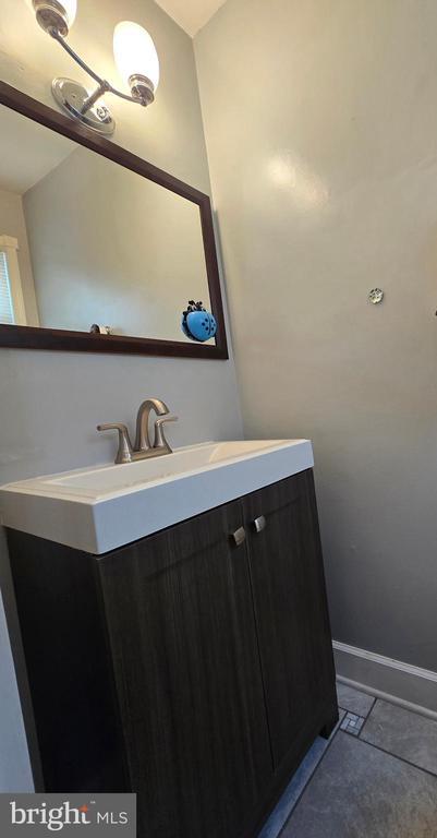 Building Photo - 1136 Fox Run