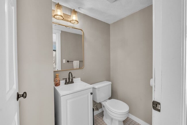 Building Photo - 18 Merlin Ct