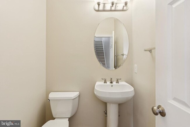 Building Photo - 105 Captains Way