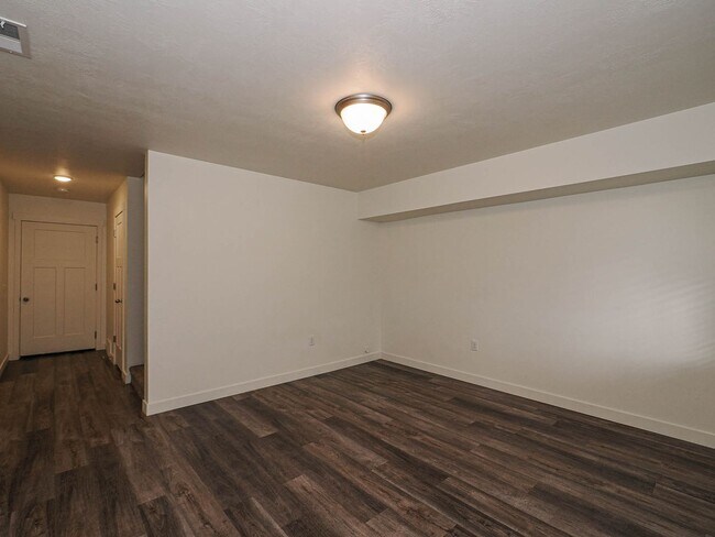 Building Photo - RES_WHITE_8178