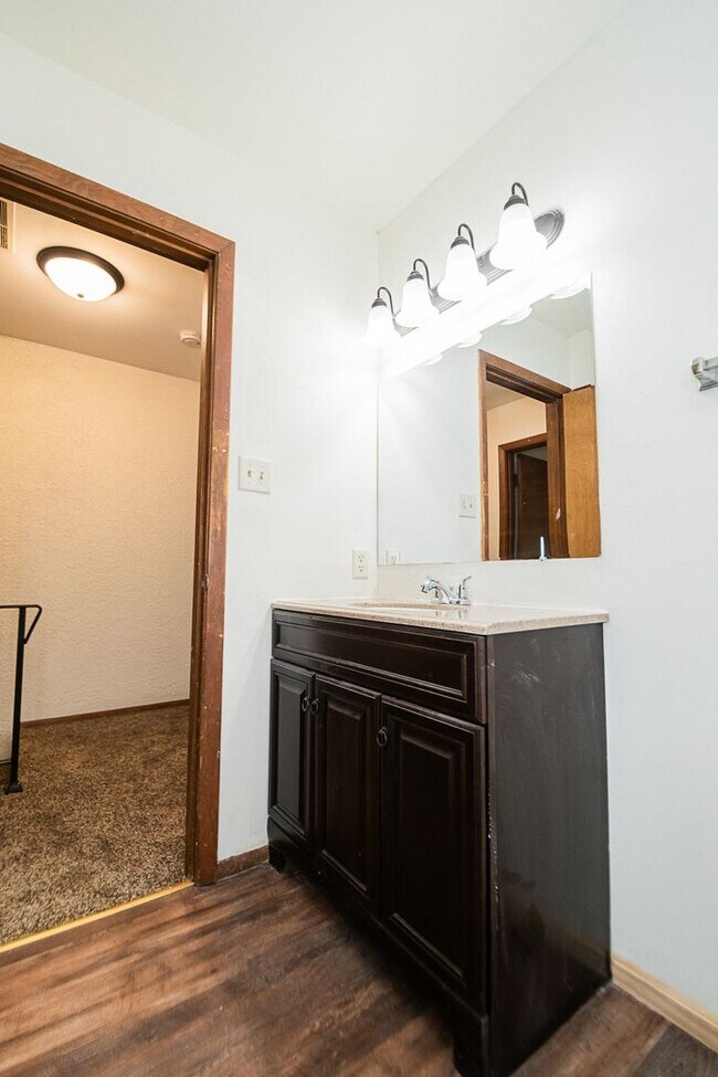 Building Photo - 702-708 E. 72nd