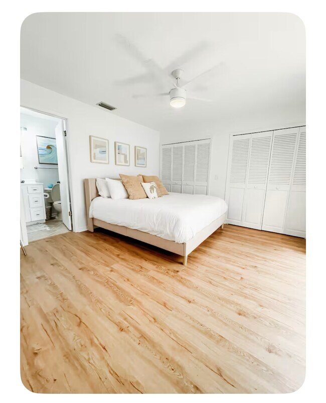 Building Photo - 4402 Sea Cove