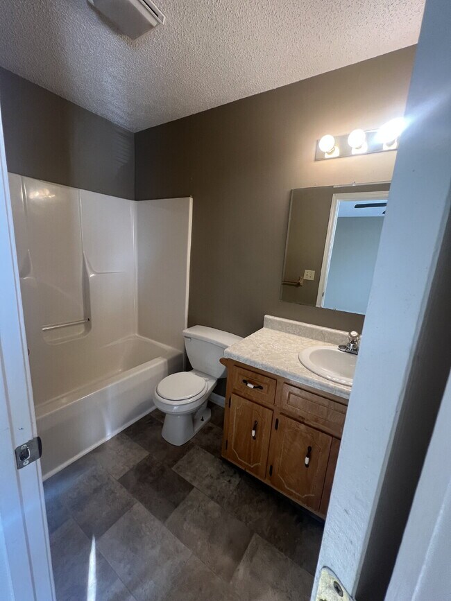 Building Photo - 3864 NORTHEAST DRIVE UNIT C CLARKSVILLE, TN 37042