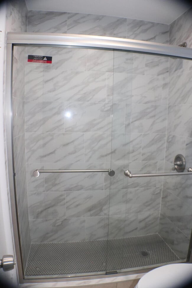 Building Photo - 464 Burgundy N