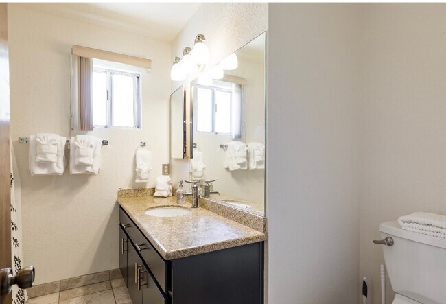 Building Photo - 72654 Sunnyslope Dr