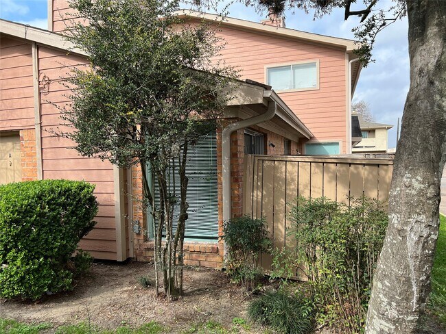 Building Photo - 8048 Sands Point Dr