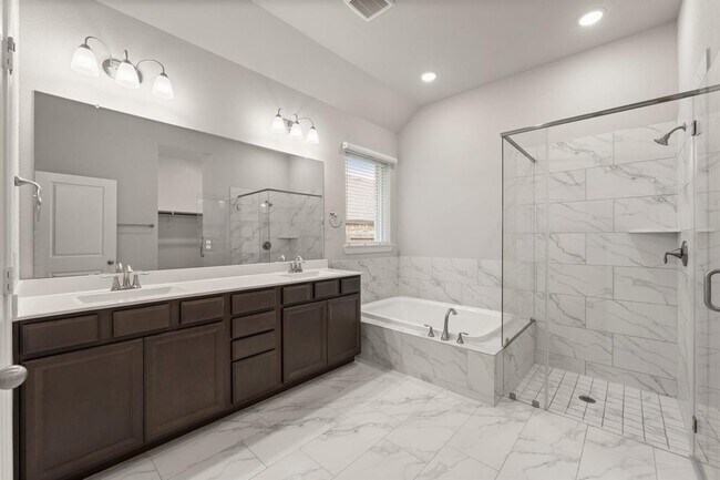 Building Photo - 30839 Boxwood Dr