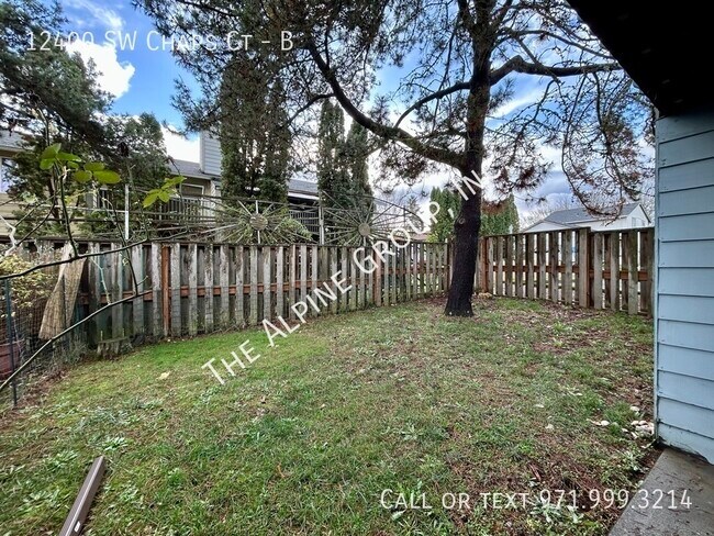 Building Photo - Ground Level 2 Bed with Fenced Yard!