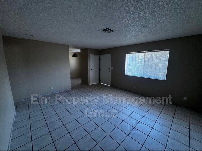Building Photo - 8 Britz Cir