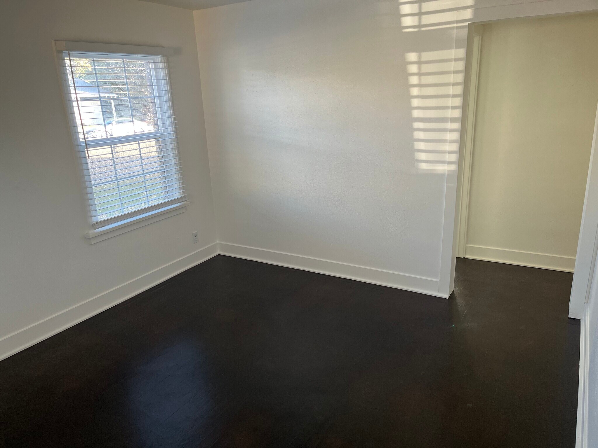 Front living room with hallway entrance to the right - 1235 Ada Ave