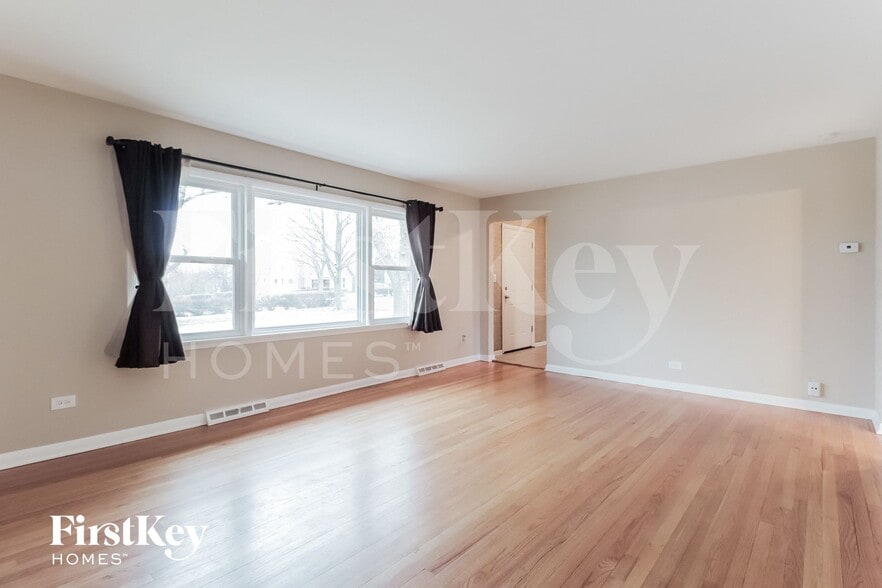 Building Photo - 301 E Division St