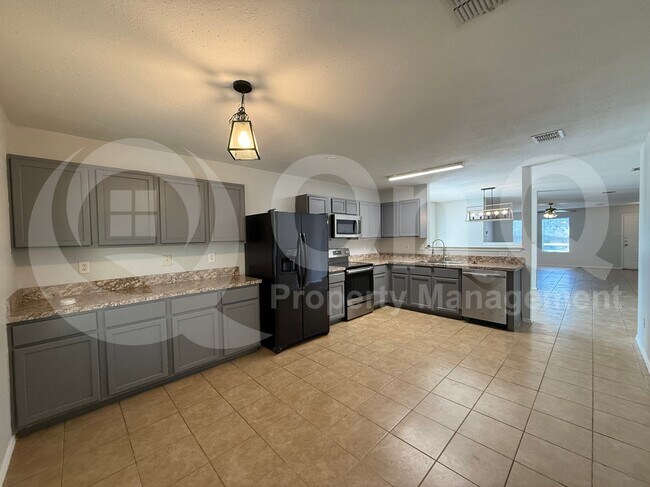 Building Photo - 4240 Hunters Creek Dr