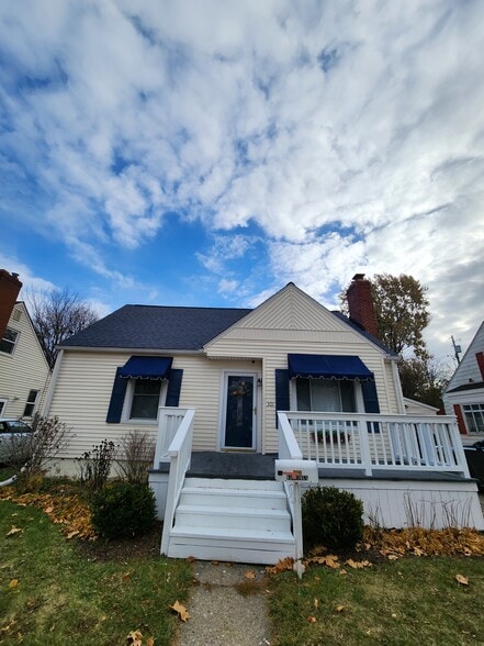 Building Photo - 301 Hastings St