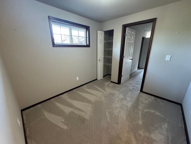 Building Photo - 3 Bed, 2.5 Bath PLUS Bonus Room