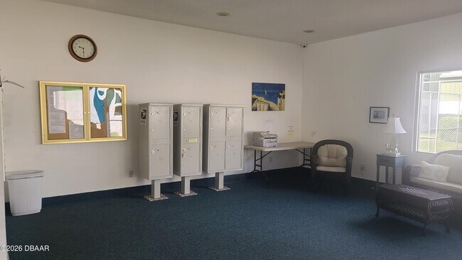 Building Photo - 840 Center Ave