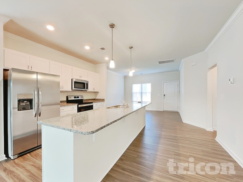 Building Photo - 646 Cam Cir