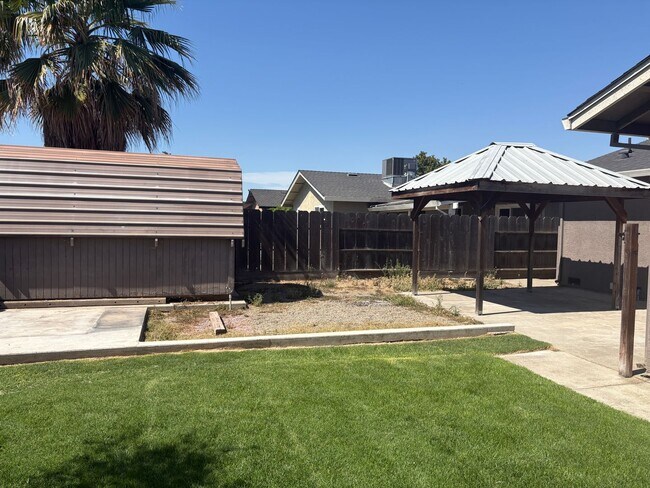 Building Photo - 8139 Winfield Dr