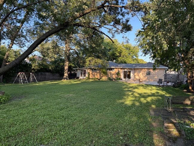 Building Photo - 9503 Greenwood Dr