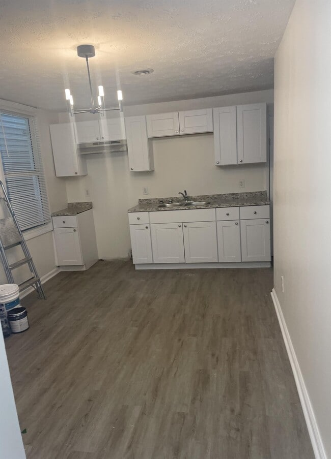 Building Photo - 414 Silver Maple Way
