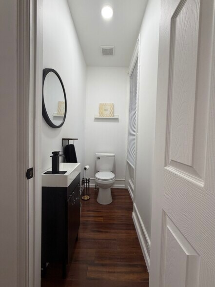 1/2 bath - 1641 Edgley St