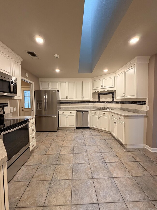 Building Photo - 31 Enclave Cir